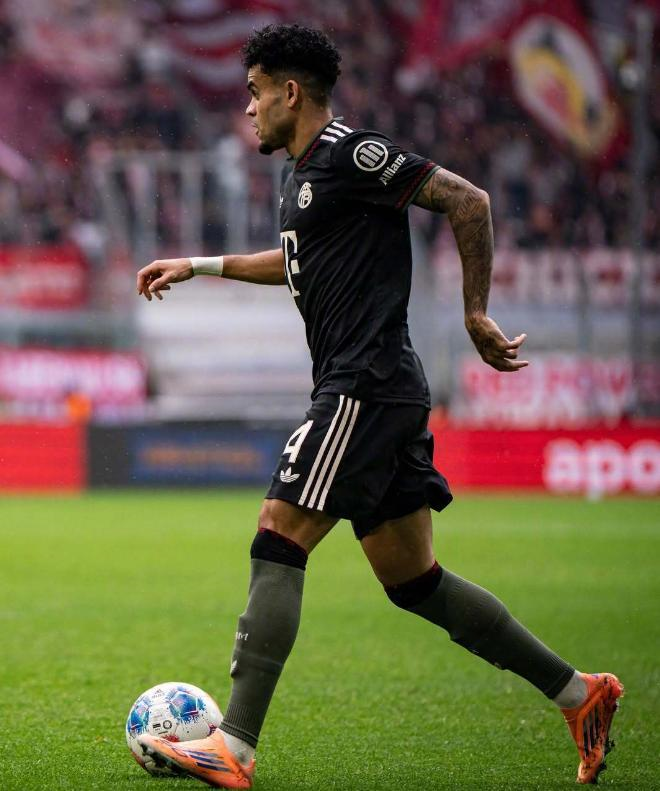 凯恩14战造25球，拜仁4-1逆转科隆，14连胜超AC米兰独享历史第一